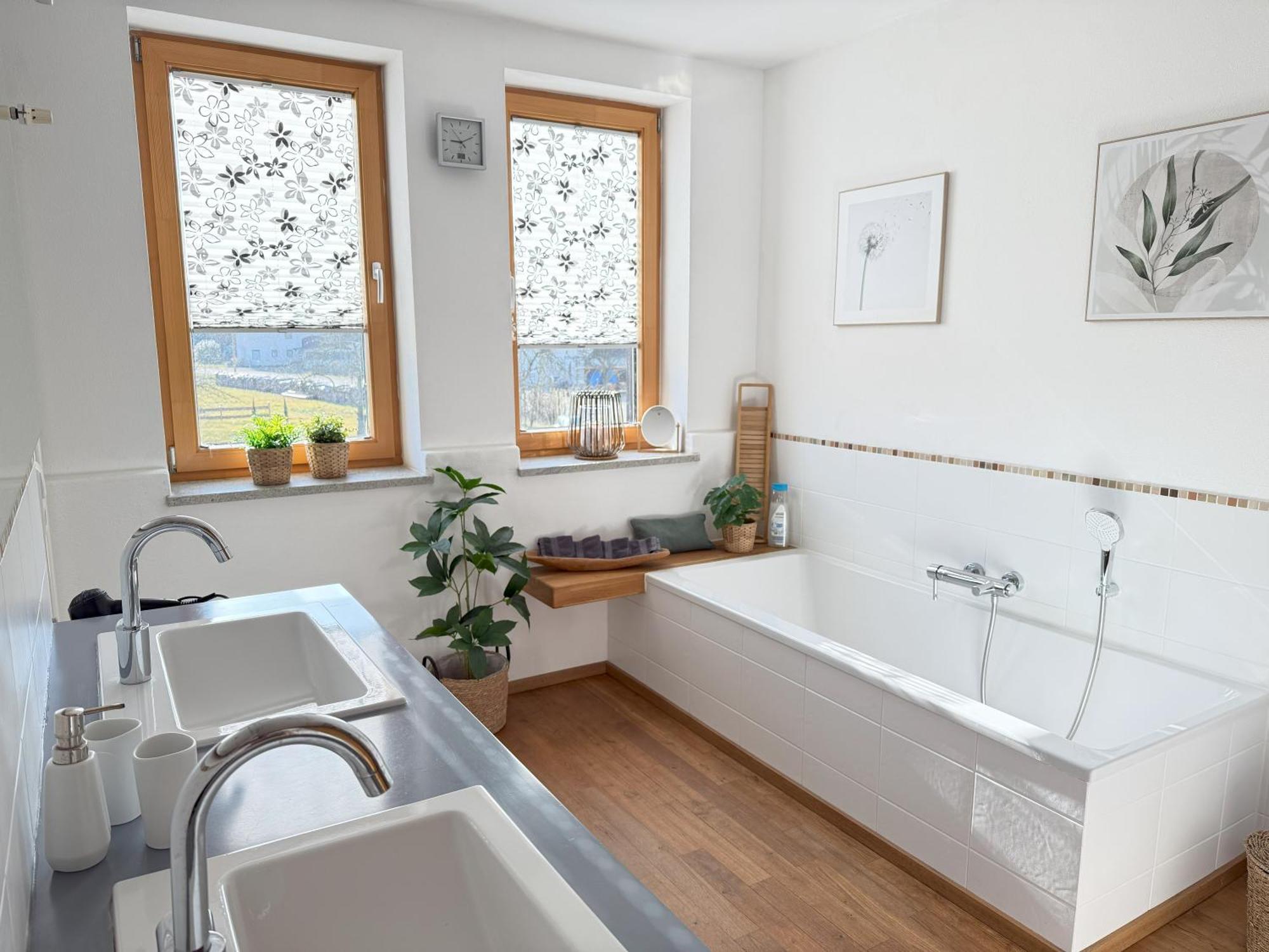 Fe Wo Brunnen - 120 Qm - Ruhige Lage - Viel Natur- Komfortabel - Grosser Balkon Und Garten Memmingen Exterior foto